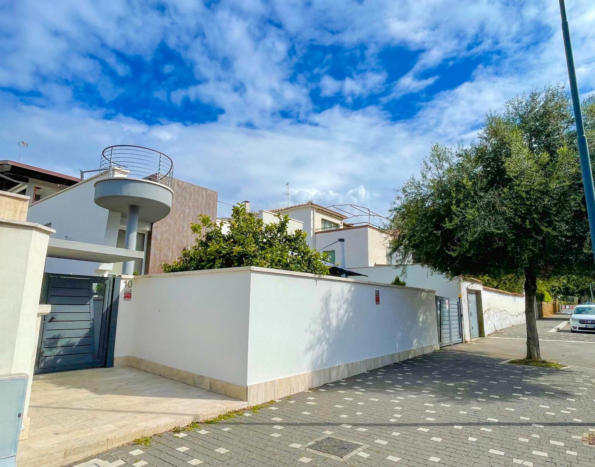 The Shabby House - Charming Seaside Retreat In Central Anzio, Steps From Beach And Train Station Экстерьер фото