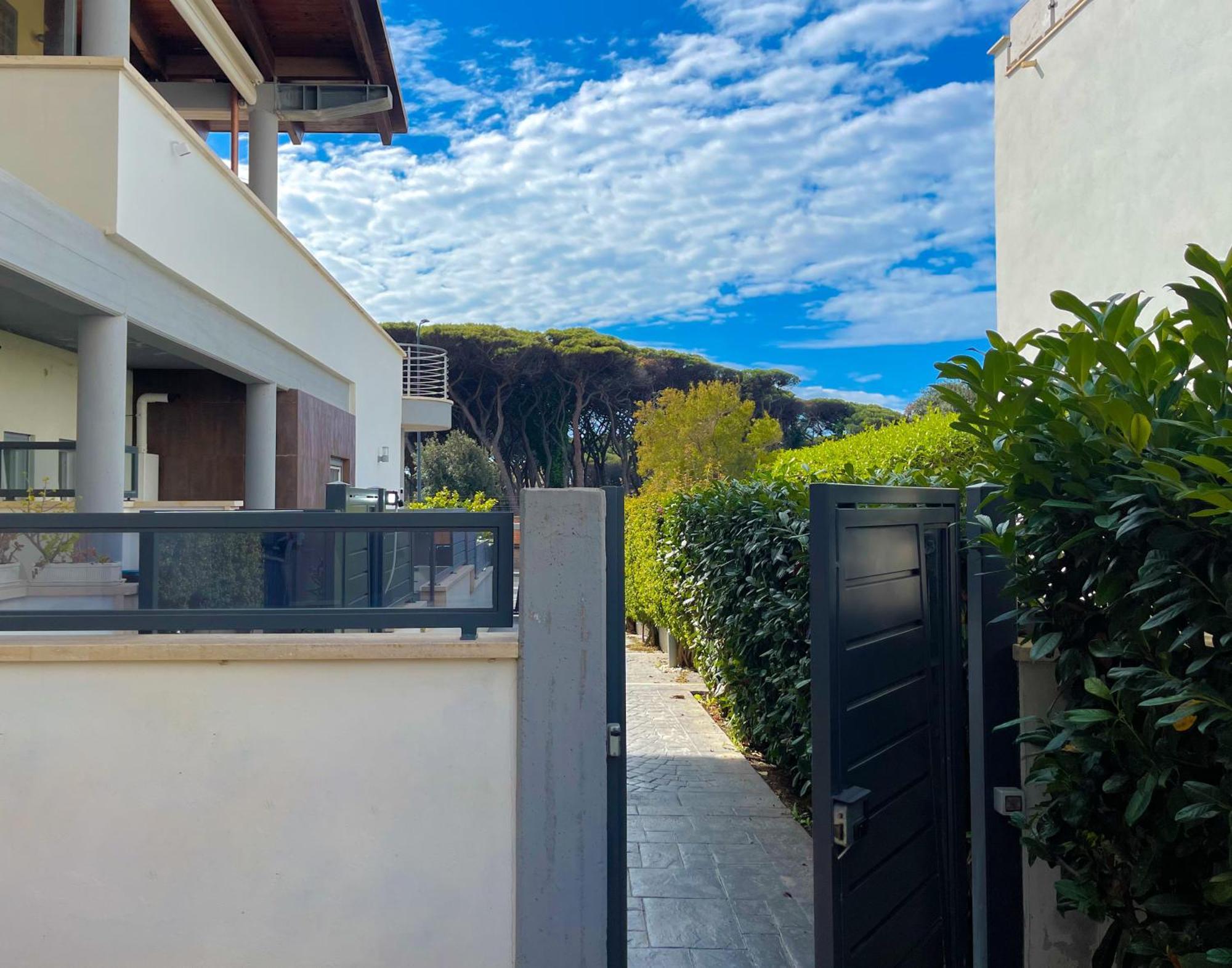 The Shabby House - Charming Seaside Retreat In Central Anzio, Steps From Beach And Train Station Экстерьер фото