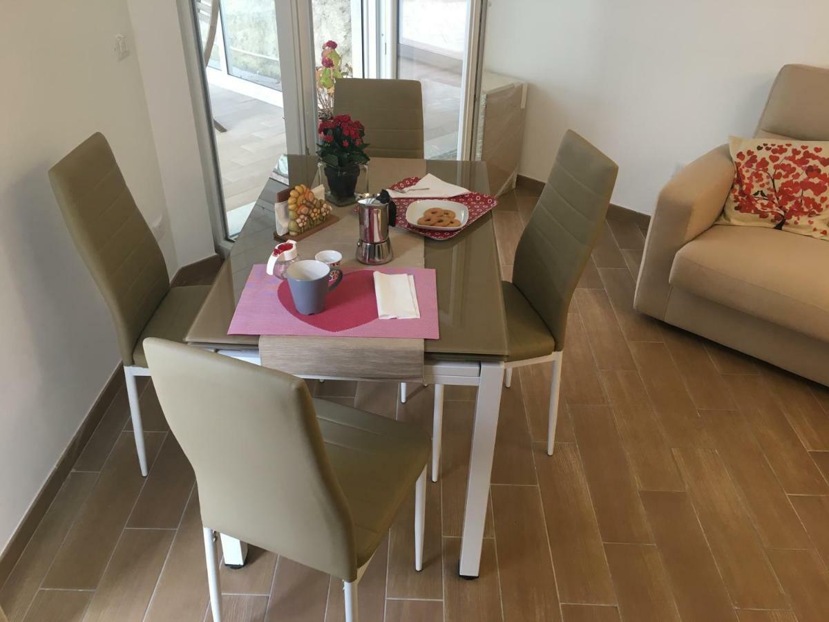 The Shabby House - Charming Seaside Retreat In Central Anzio, Steps From Beach And Train Station Экстерьер фото