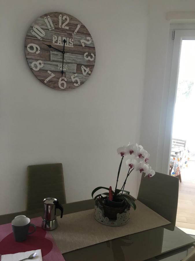 The Shabby House - Charming Seaside Retreat In Central Anzio, Steps From Beach And Train Station Экстерьер фото