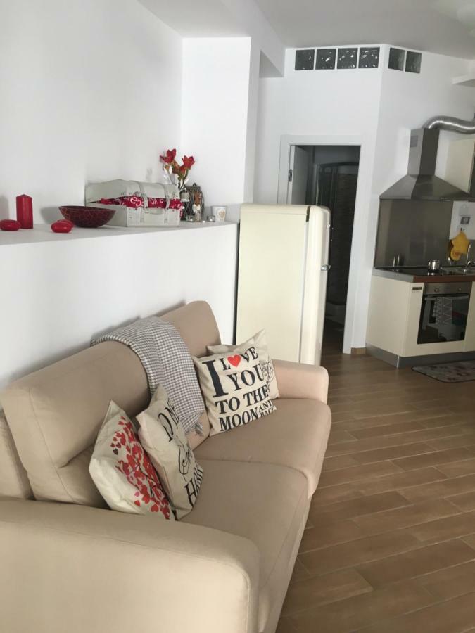 The Shabby House - Charming Seaside Retreat In Central Anzio, Steps From Beach And Train Station Экстерьер фото