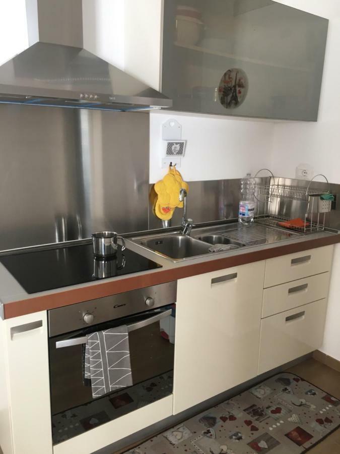 The Shabby House - Charming Seaside Retreat In Central Anzio, Steps From Beach And Train Station Экстерьер фото
