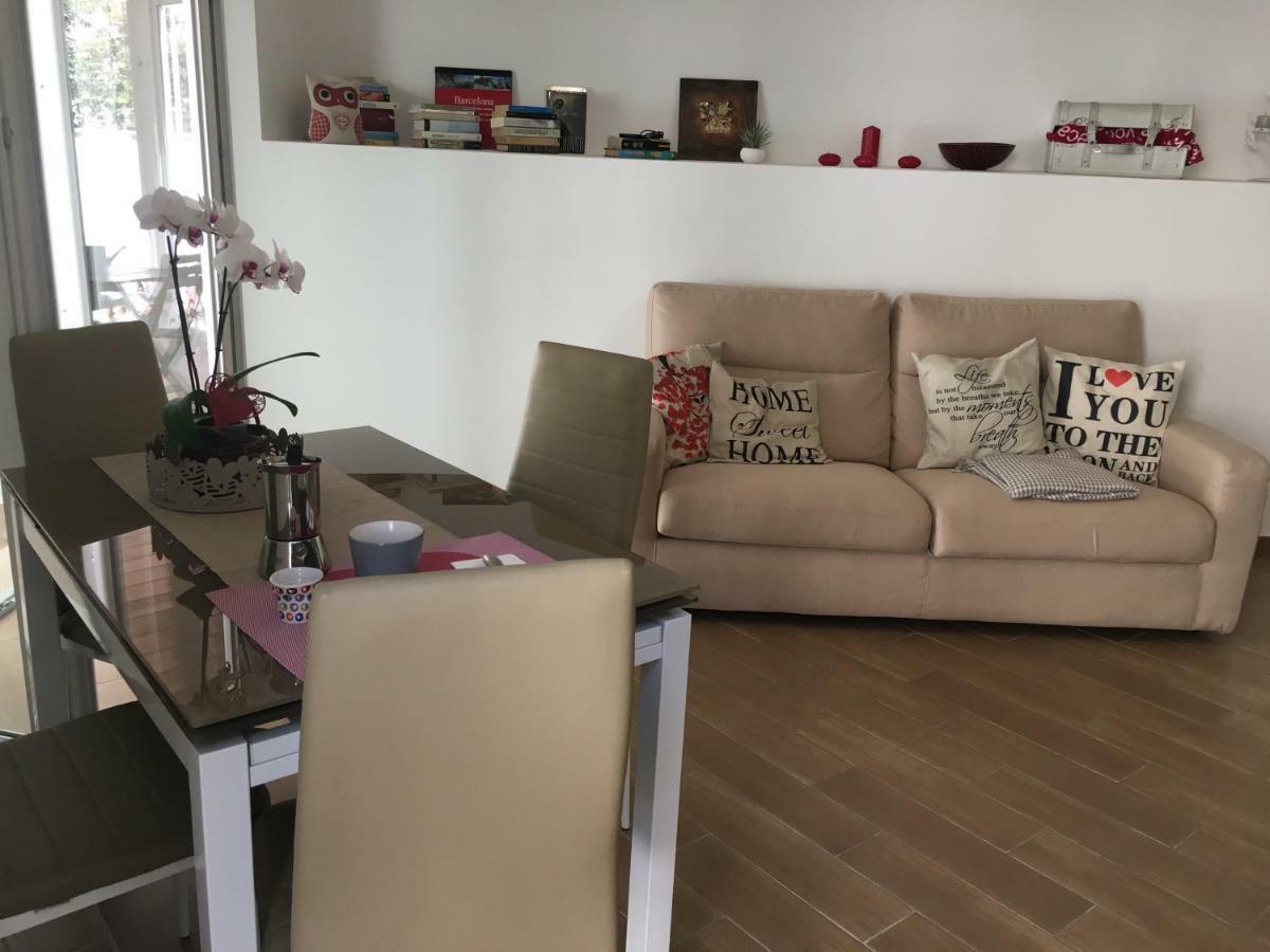 The Shabby House - Charming Seaside Retreat In Central Anzio, Steps From Beach And Train Station Экстерьер фото