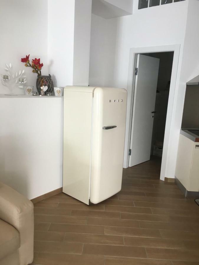 The Shabby House - Charming Seaside Retreat In Central Anzio, Steps From Beach And Train Station Экстерьер фото
